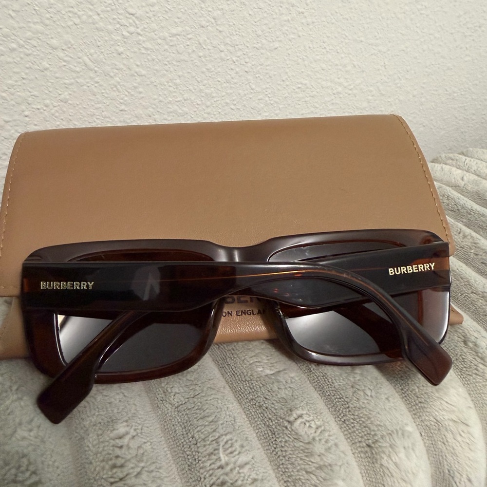 Burberry brown oversized Sunglasses - Picture 2 of 10